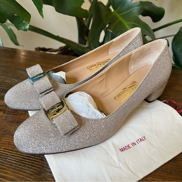 Salvatore Ferragamo Erice Vara Bow Silver Glitter Calf Leather Pumps 10B $895 - Picture 3 of 17